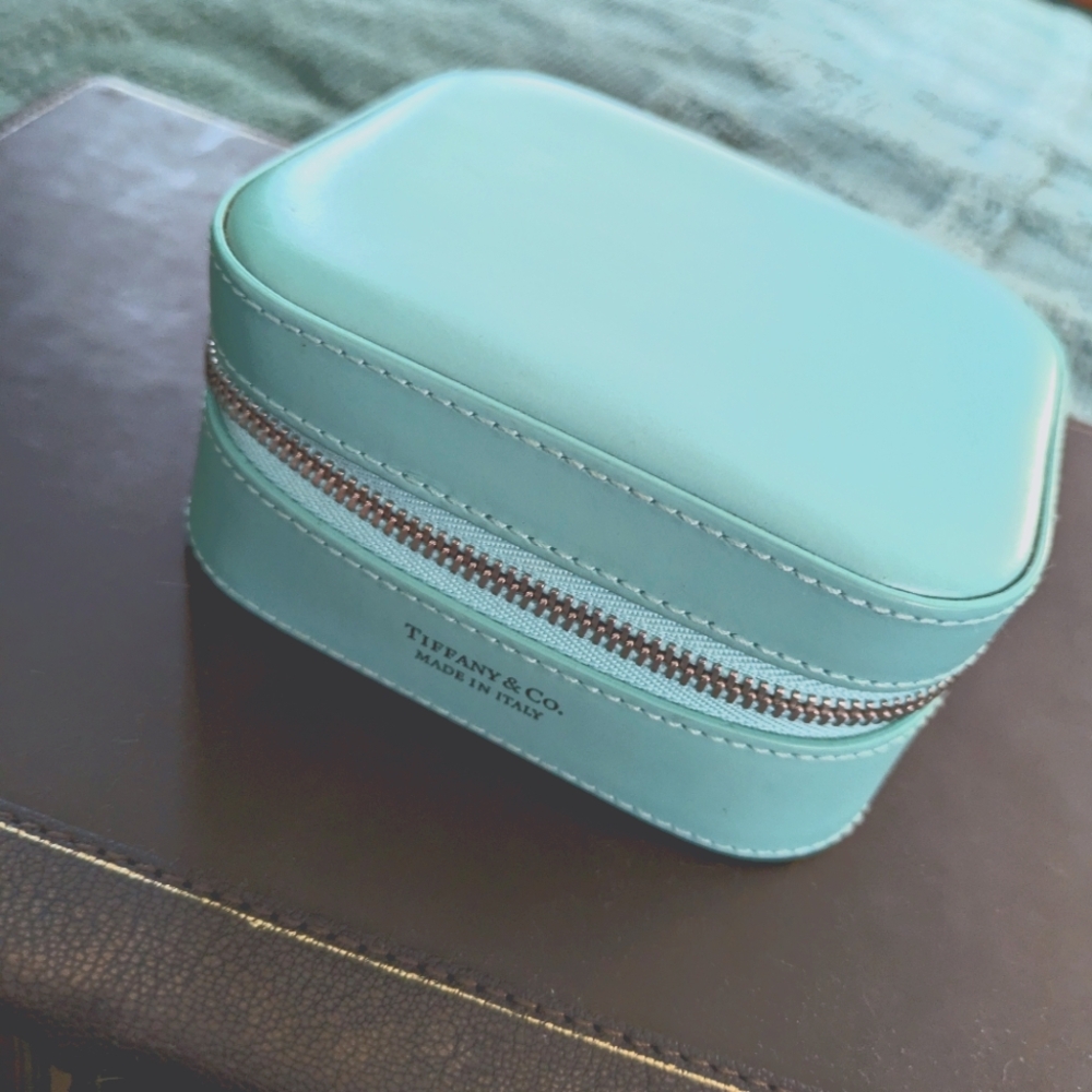 Tiffany Jewelry Box w Zipper